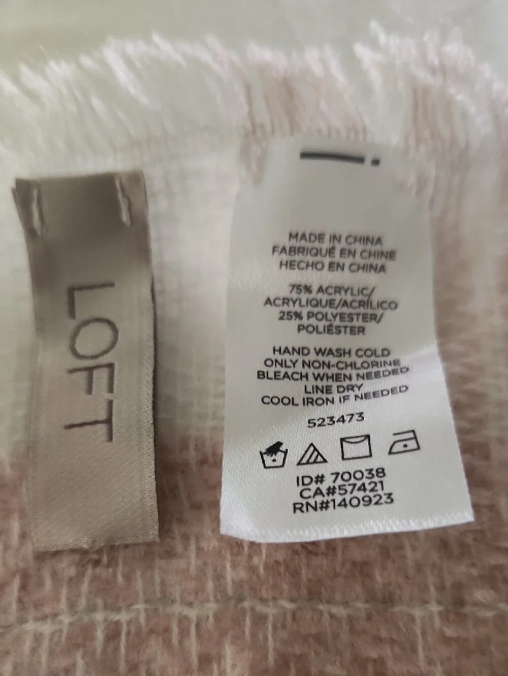 NWOT LOFT Plaid Fringe Blanket Scarf in Soft Pink and Gray